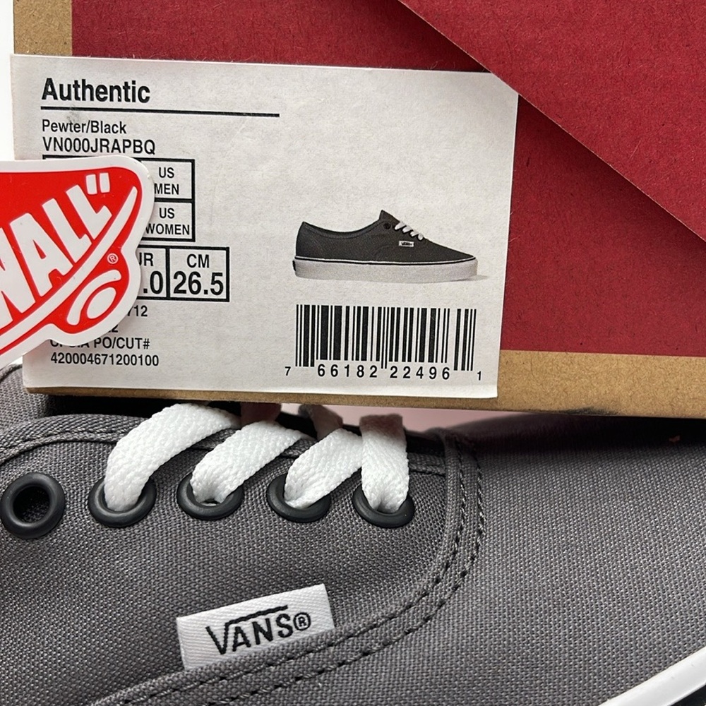Vans Men’s Authentic Pewter/Black
VN000JRAPBQ
Sneakers - Picture 16 of 16